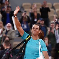 Savainojumu nomocītais Nadals pirmo reizi zaudē "French Open" pirmajā kārtā