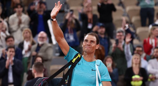 Savainojumu nomocītais Nadals pirmo reizi zaudē "French Open" pirmajā kārtā