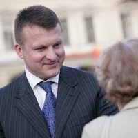 'Gāzi grīdā' - Šlesers kandidēs uz partijas 'Vienoti Latvijai' priekšsēdētāja amatu