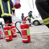 Aizvadītās diennakts laikā Latvijā reģistrēti 35 ugunsgrēki; cietis viens cilvēks