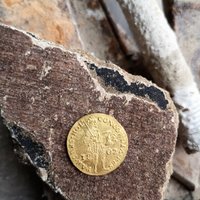 Topošajā interjera muzejā Liepājā atrod vērtīgu holandiešu zelta monētu