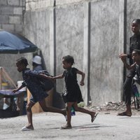 Gangsteru vardarbība Haiti eskalējas; nedēļas laikā mājas pametuši 10 000 cilvēku