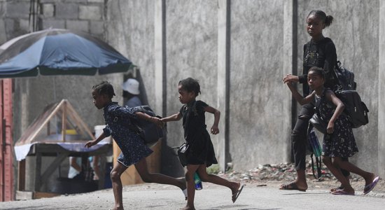 Gangsteru vardarbība Haiti eskalējas; nedēļas laikā mājas pametuši 10 000 cilvēku