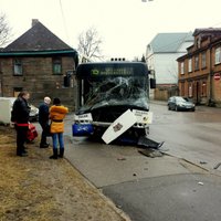 Foto: Kārtējā avārija Daugavpils ielas 'melnajā' krustojumā (ar RD komentāru)