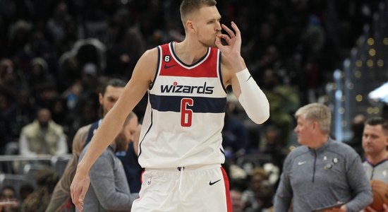 Porziņģis gūst 30 punktus un 13 atlēkušās bumbas 'Wizards' uzvarā NBA spēlē