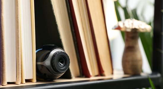 Slēptā kamera dūmu detektorā virs gultas: kā sevi pasargāt no izspiegošanas 'Airbnb'