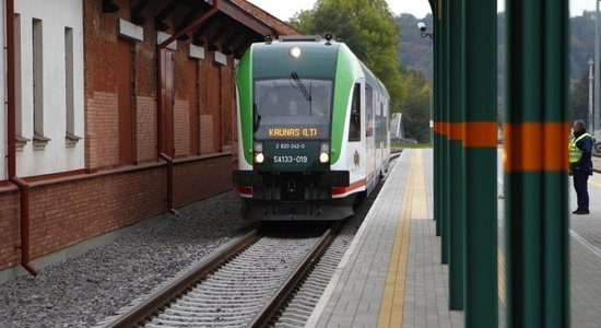 Lietuvā uzbūvētais 'Rail Baltica' posms neatbilst prasībām, uzsver Rubesa