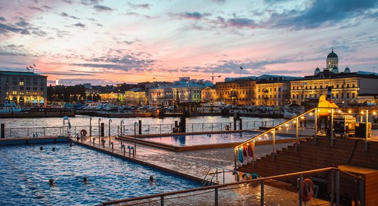Helsinku centrā šovasar atklāti divi moderni saunu kompleksi ar skatu uz Baltijas jūru