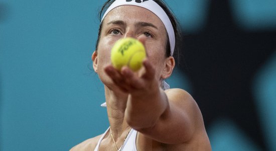 Sevastova lietus dēļ nepabeidz dubultspēli; Halepa vienspēlēs sasniedz 'US Open' trešo kārtu