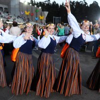 Депутаты РД призвали в этом году не проводить Праздник песни и танца школьной молодежи