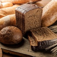 Zem lupas – maize: kura veselīgāka un no kādām vielām sastāvā izvairīties