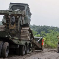 Ungārija gar robežu ar Serbiju sāk būvēt pretmigrantu žogu