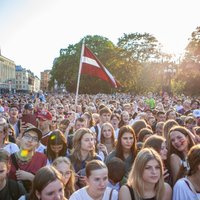 ФОТО. Пять тысяч человек встретили у памятника Свободы сборную Латвии по баскетболу