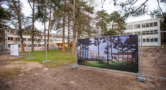 Jūrmalā sākti Lielupes pamatskolas ēku kompleksa būvdarbi