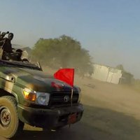 Video: žurnālisti Dienvidsudānā nonāk apšaudes krustugunīs