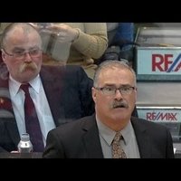 Video: NHL maču vēro arī 'Senators' galvenā trenera dubultnieks