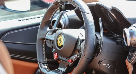 Водитель Ferrari оштрафован за попытку подкупа полицейского