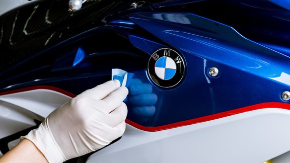 BMW motocikls vaskošana pulēšana