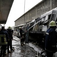 Ugunsgrēks Kairas dzelzceļa stacijā: aizturēts vilciena mašīnists