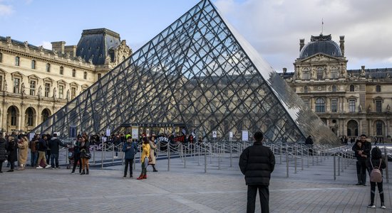 Символ Парижа или мистический символ? Что представляет собой знаменитая пирамида Лувра