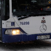 Ziņo par satiksmes autobusa apšaudi Rīgā; policija skaidro notikušā apstākļus
