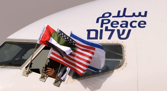 AAE ieradusies pirmā tiešā reisa lidmašīna no Izraēlas
