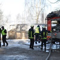 ФОТО: В поселке бывшей бумажной фабрики "Югла" возник пожар