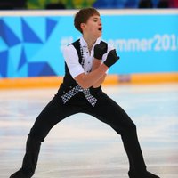 Daiļslidotājs Vasiļjevs izcīna sudrabu Jaunatnes ziemas olimpiskajās spēlēs
