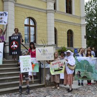 Pēc uzstājīgiem iedzīvotāju protestiem Kuldīgas dome noraida vēja parka būvniecību projektu