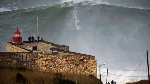 Portugal Surf McNamara.JPEG-06bdf