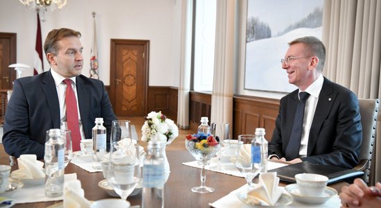 Foto: Rinkēvičs un Laviņš apspriež ST spriedumu izpildes pilnveidošanu