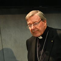 Главу секретариата Ватикана обвиняют в сексуальных преступлениях