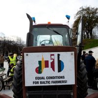 Прибалтийские крестьяне на тракторах добрались до Брюсселя