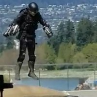 ВИДЕО: Изобретатель костюма Железного человека пролетел в нем перед публикой