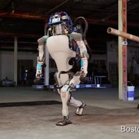 Arvien līdzīgāki mums: 'Google' radījis cilvēkveidīgu robotu