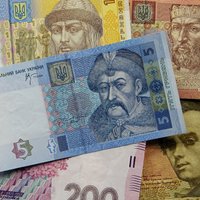 Украина существенно снизила разрешенный размер покупок за наличные деньги