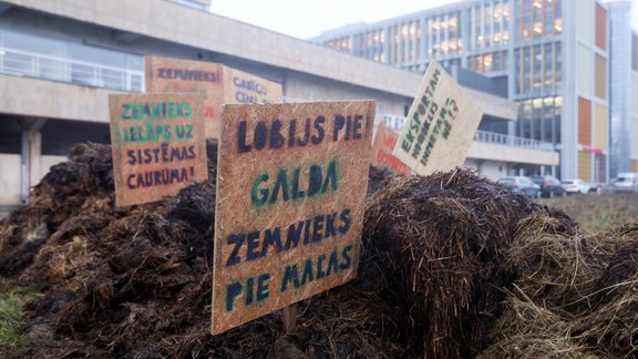 Gaļas liellopu audzētāju biedrības rīkota protesta akciju pie Zemkopības ministrijas 