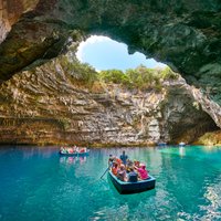 Подземное царство: греческое озеро Мелиссани, которое спрятано в пещере 9 (ВИДЕО)
