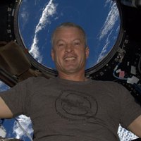 Publicēts pirmais 'selfijs' tieši no kosmosa