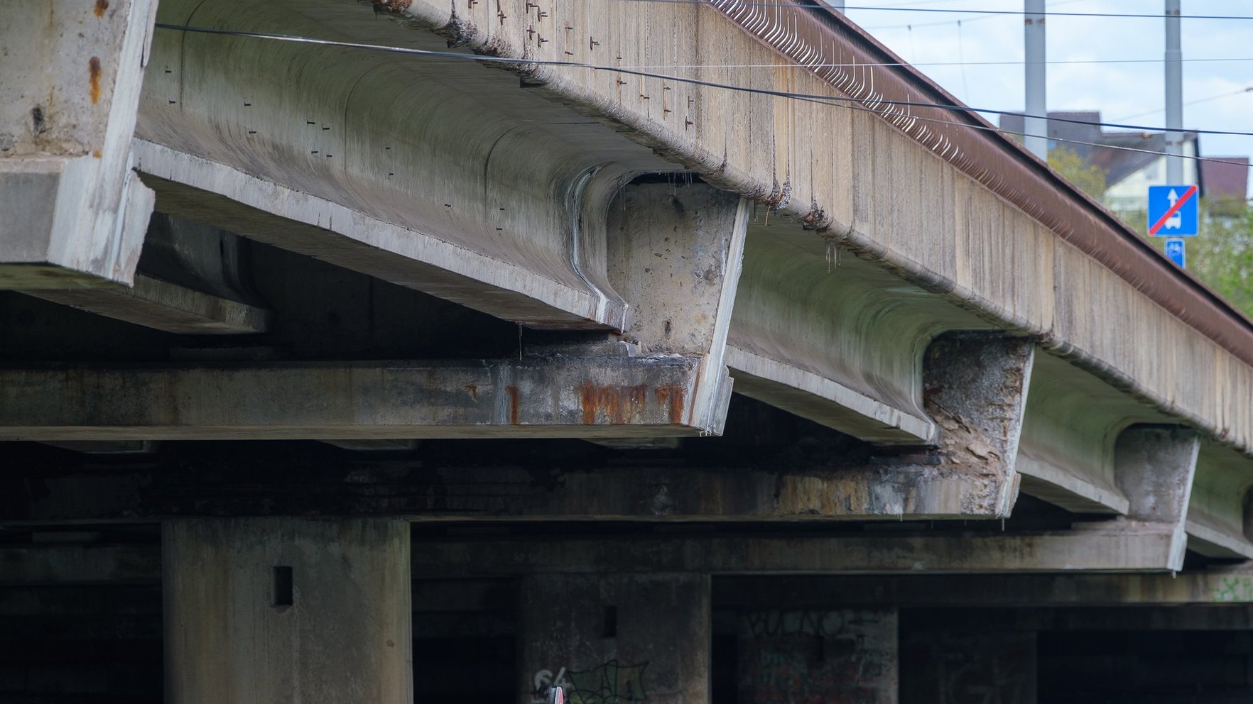 Jorģa Zemitāna tilta pārbūves laikā ierobežos satiksmi tuvākajās ielās