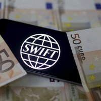 SWIFT atzīst Latviju par augsta riska valsti, uzņēmējiem kavējas ārvalstu pārskaitījumi
