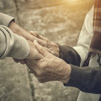 Латвия переживает бум браков среди пенсионеров