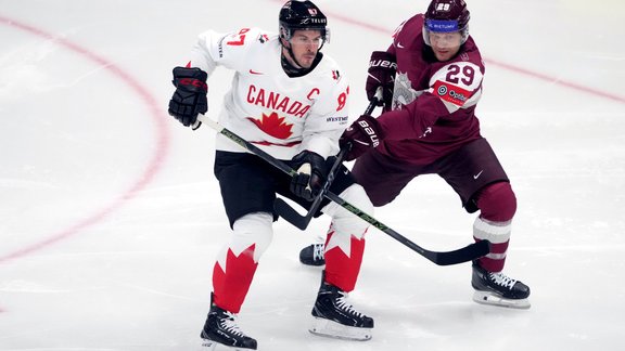 "Lieliski saņemt belzienu no Krosbija" – Latvija IIHF spēka rangā joprojām Top 8