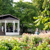 Nedēļas nogalē sāksies vasaras koncerti Horna dārzā Jūrmalā
