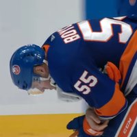 ВИДЕО: Канадскому хоккеисту на матче НХЛ порезали коньком горло