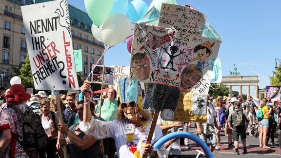 Berlīne, covid, protests, sazverstības teorijas