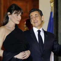 Саркози грозил журналисту расправой за Бруни