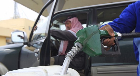 Ekonomikas krīze Kuveitā – degvielas cena pieaugs par 83%