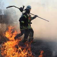 Pieaugot ugunsbīstamībai, izsludina brīdinājumu visā Latvijā