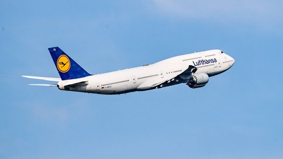 Lufthansa Boeing 747-8, Jumbo, D-ABYQ, Schleswig-Holstein, Symbolbild für Lufthansa, Flugzeug, Boeing 747, Passagierflug